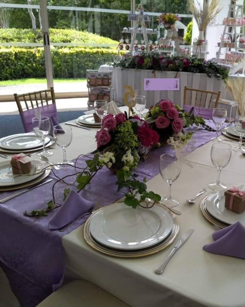 Montaje de mesa para XV años y celebraciones de Casa Paredes