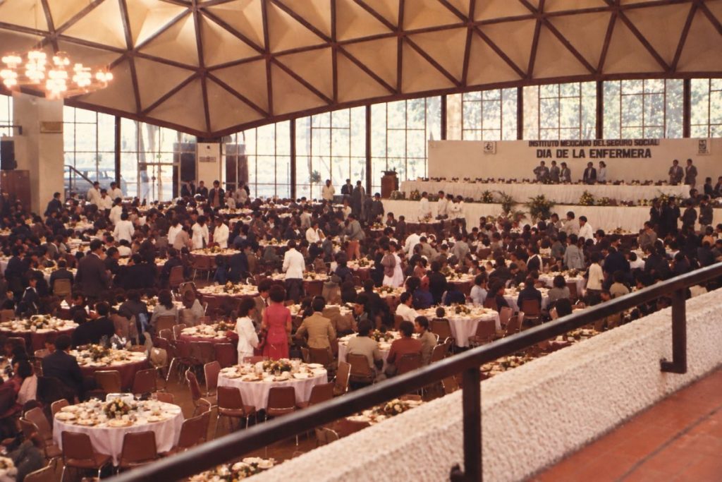 Evento histórico de Casa Paredes con montaje de mesas y banquetes